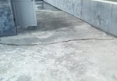 岢岚楼顶漏水维修公司分享下如何解决卫生间隐蔽部位漏水的问题?